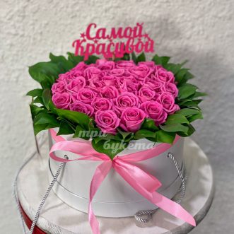 35 розовых роз на день влюбленных