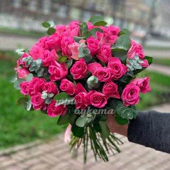 45 роз на день святого Валентина